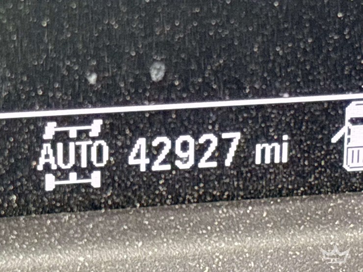 2022-chevrolet-silverado-1500-4x4-crew-cab-pickup-truck-image-6