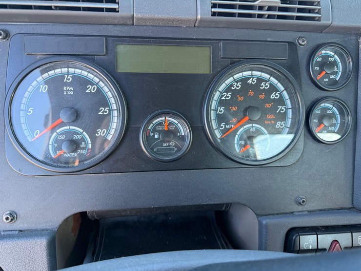 2018-freightliner-cascadia-125-image-52