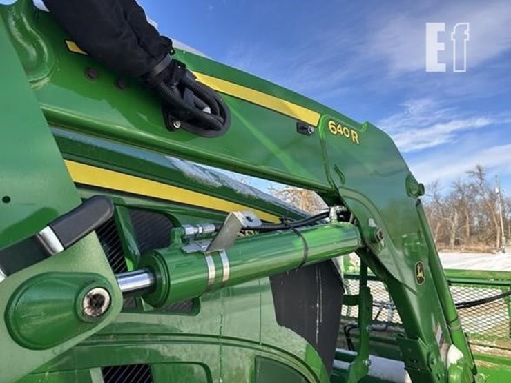 2023-john-deere-6r-155-image-16