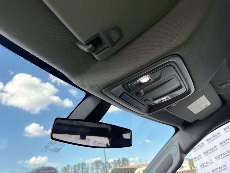 2022-chevrolet-silverado-1500-4x4-crew-cab-pickup-truck-image-20