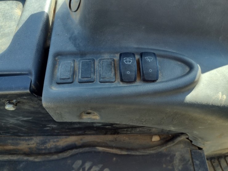 2009-deere-210lj-image-12