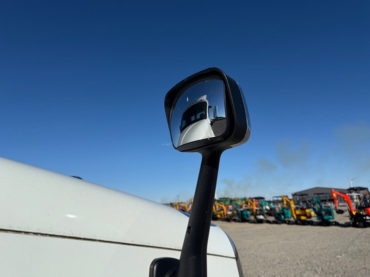 2018-freightliner-cascadia-125-image-27