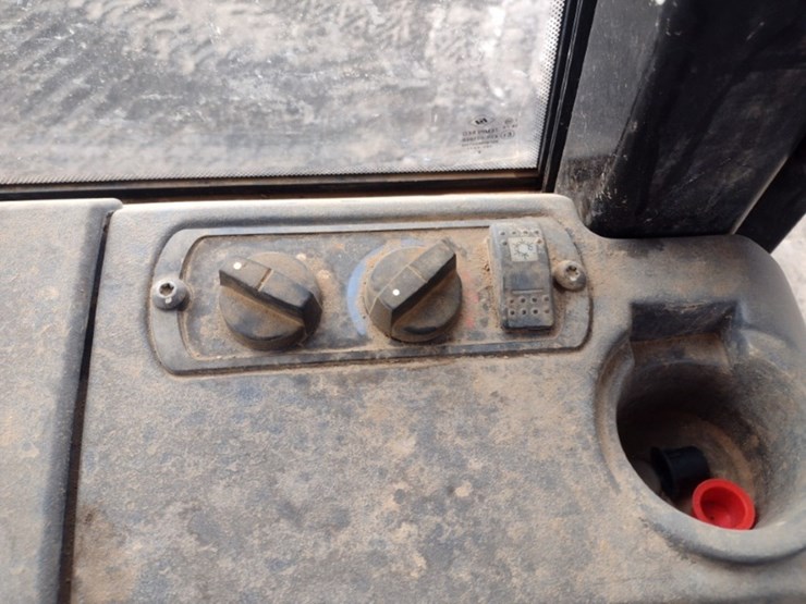 caterpillar-d5k2-lgp-image-13