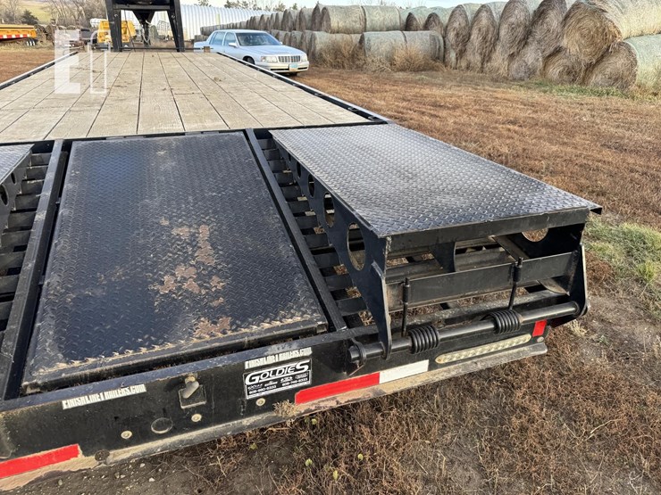 2014-finish-line-30ft-flatbed-image-8