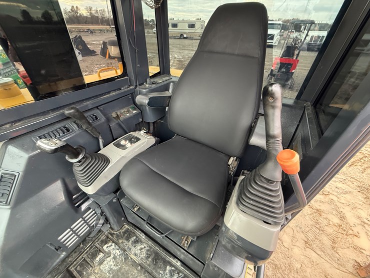 komatsu-pc56-7-image-49