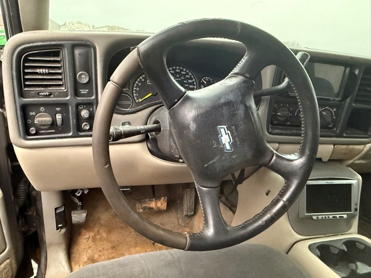 2000-chevrolet-tahoe-image-38