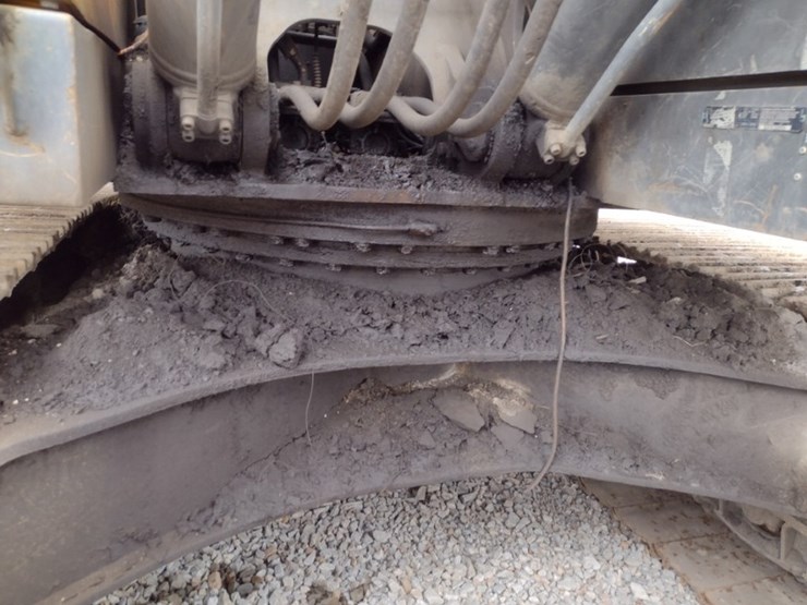 volvo-ec220e-lr-image-24