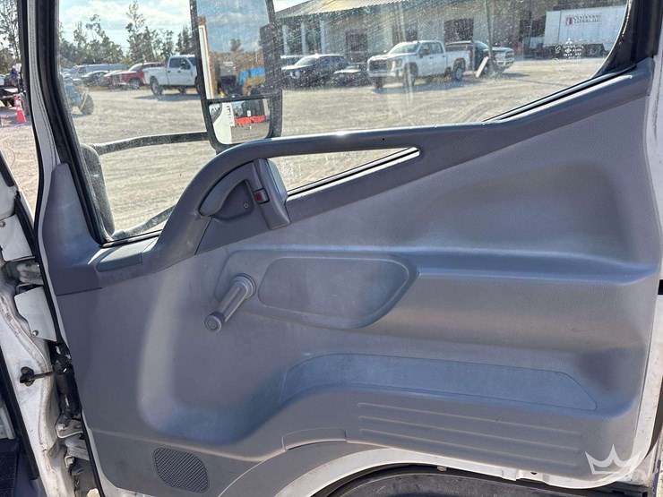 2007-mitsubishi-fuso-fe84d-image-20