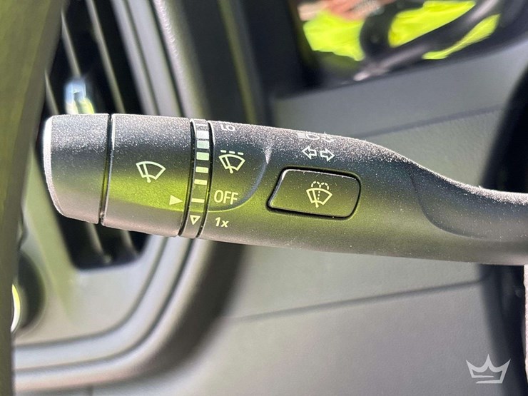 2022-chevrolet-silverado-1500-4x4-crew-cab-pickup-truck-image-16