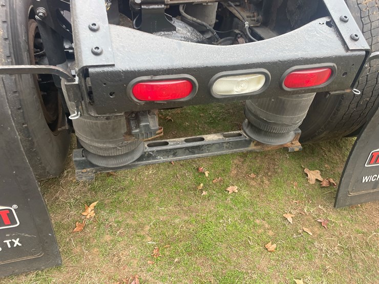 2008-volvo-10-image-5