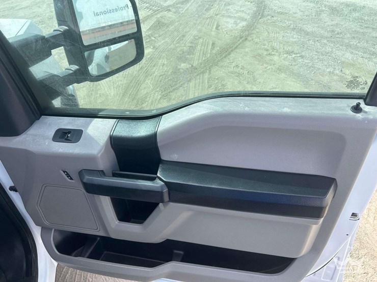 2018-ford-f350-image-21