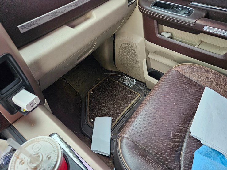 2014-dodge-2500-image-37