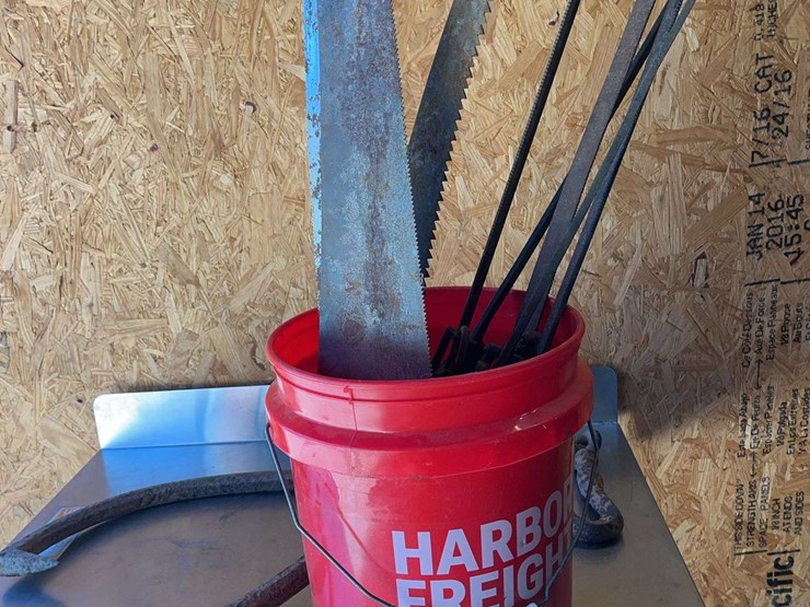 swiveling-log-lifting-tongs-&-image-3