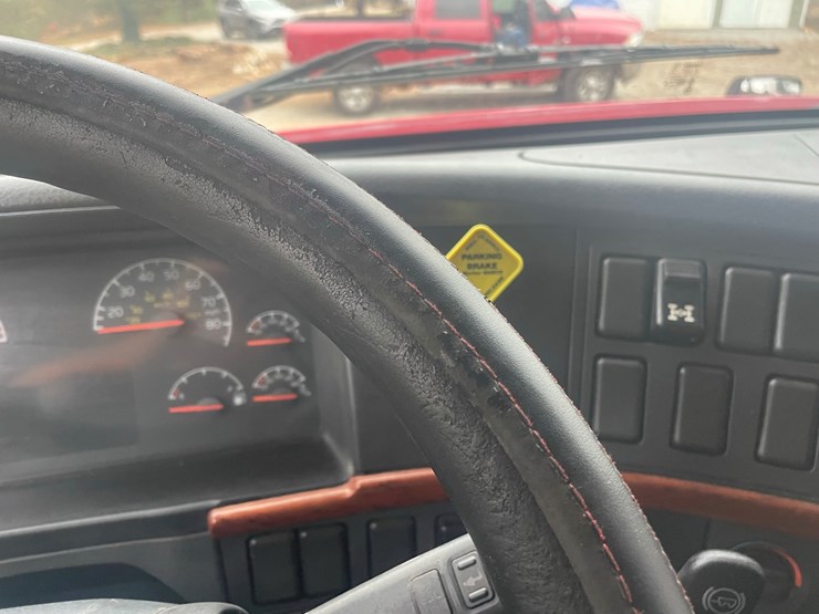 2008-volvo-10-image-49