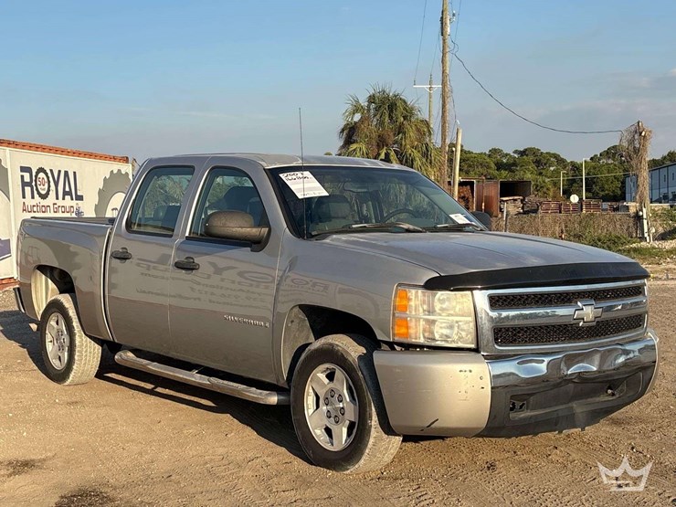 2007-chevrolet-silverado-1500-pickup-truck-image-2
