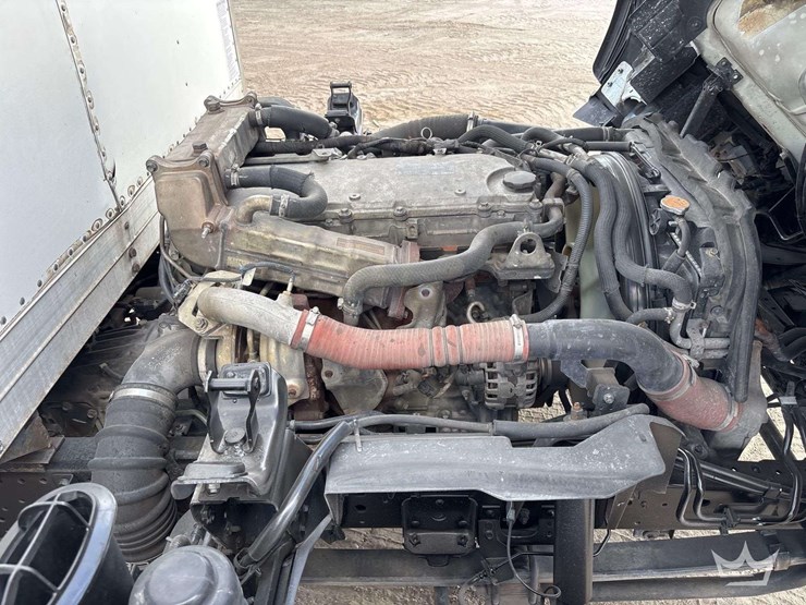 2016-isuzu-npr-image-9