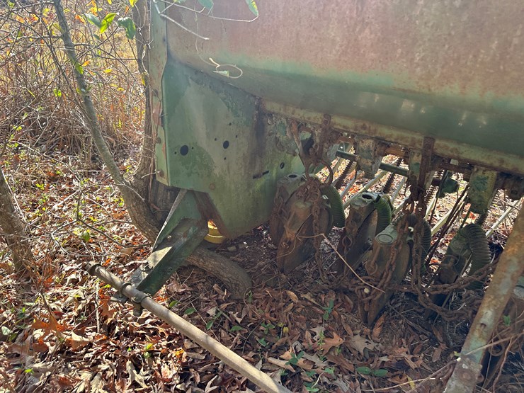 john-deere-12-image-16