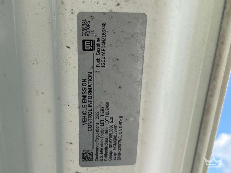 2022-chevrolet-silverado-1500-4x4-crew-cab-pickup-truck-image-10