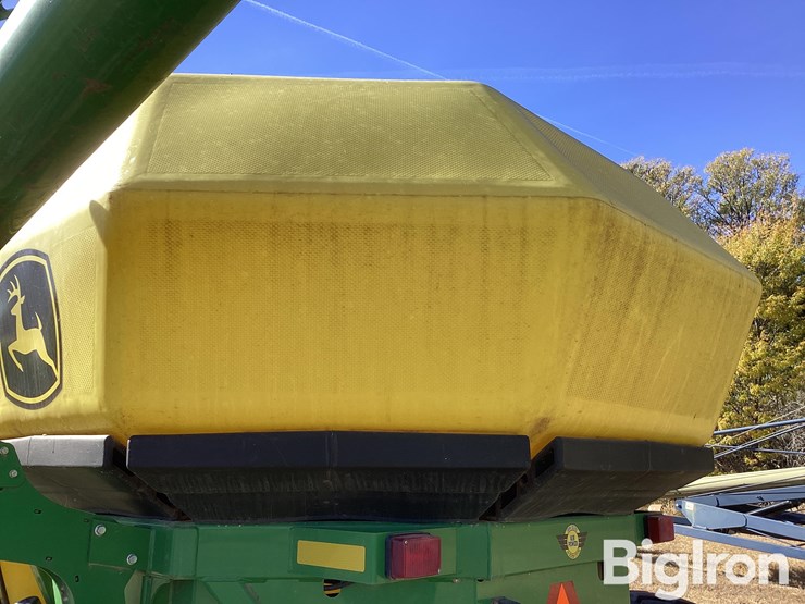 john-deere-1830-image-18