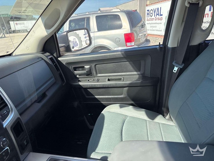 2014-dodge-1500-image-16