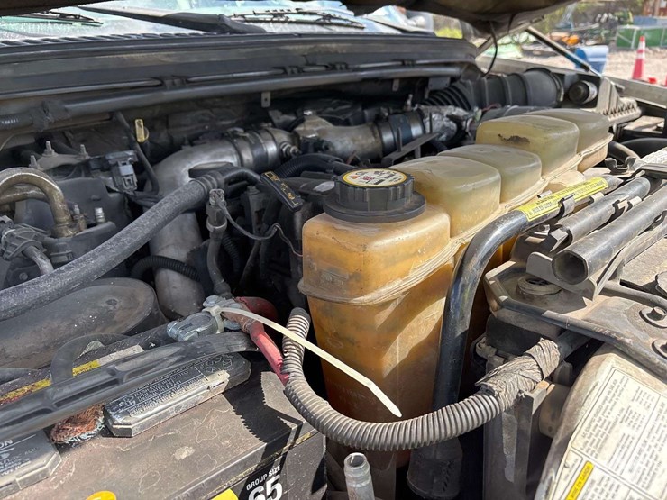 2001-ford-f550-image-16