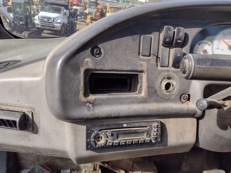 caterpillar-725-image-10