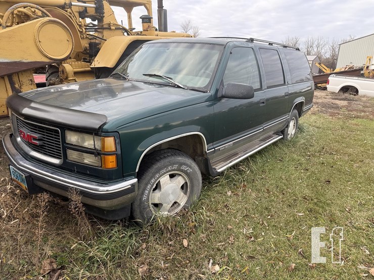 1995-gmc-suburban-image-1