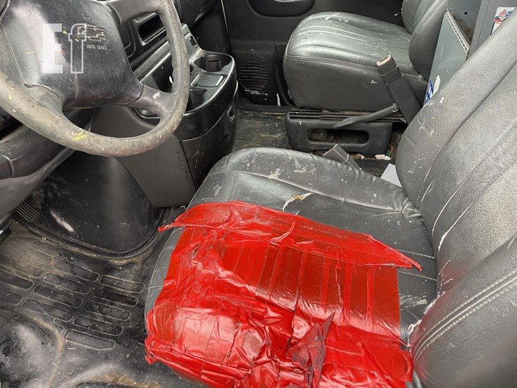 2002-chevrolet-express-2500-image-18