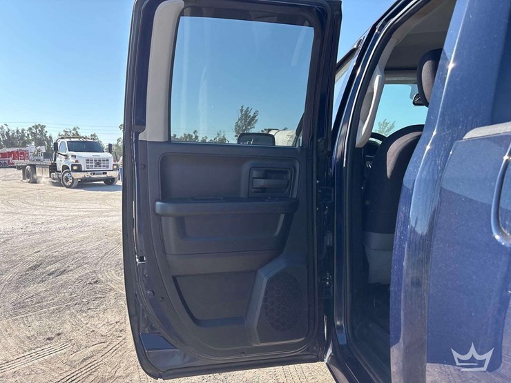 2014-dodge-1500-image-17