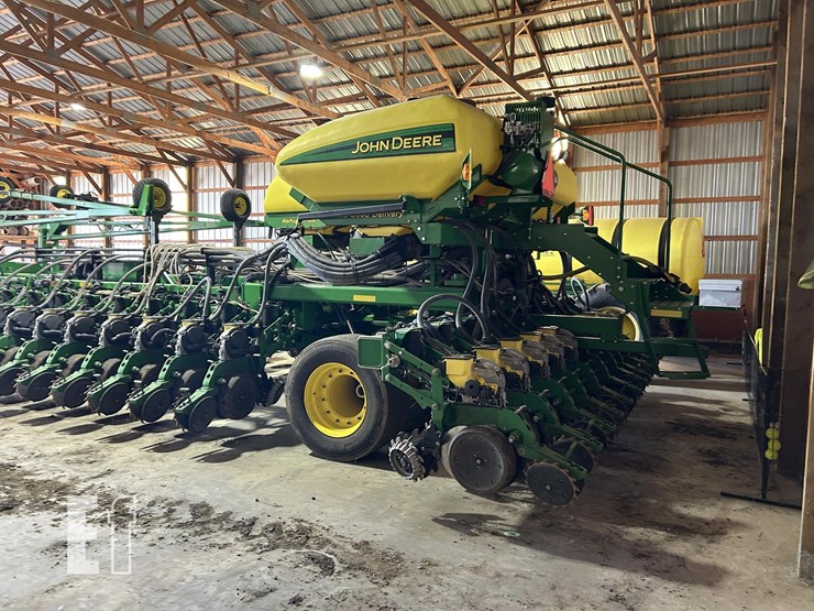 2014-john-deere-db60-image-14