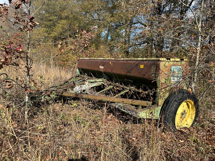 john-deere-12-image-1