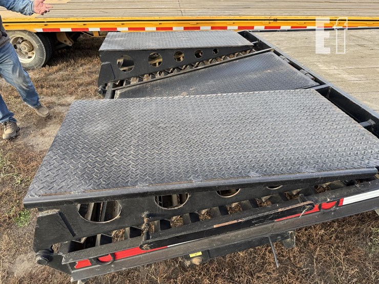 2014-finish-line-30ft-flatbed-image-10