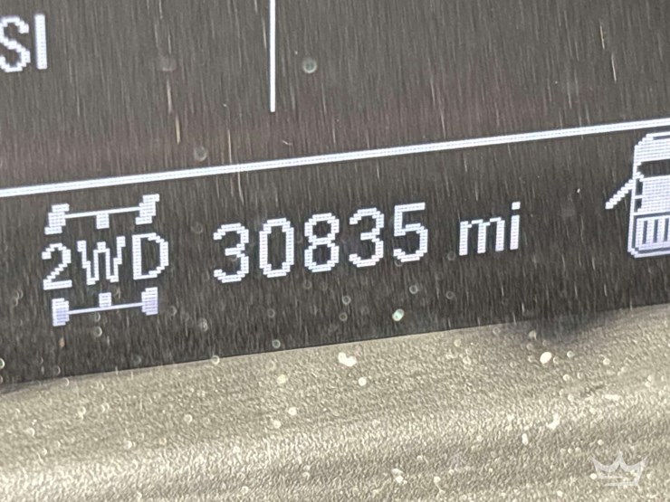 2022-chevrolet-silverado-1500-4x4-crew-cab-pickup-truck-image-6