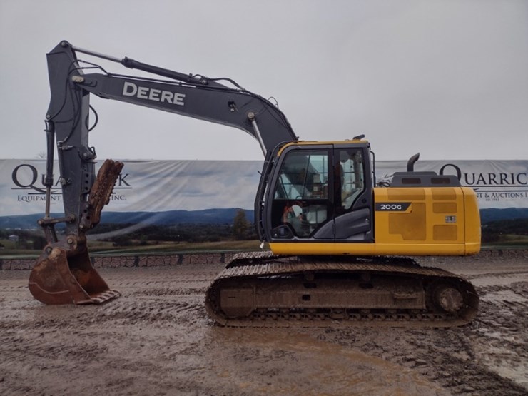 deere-200-lc-image-1