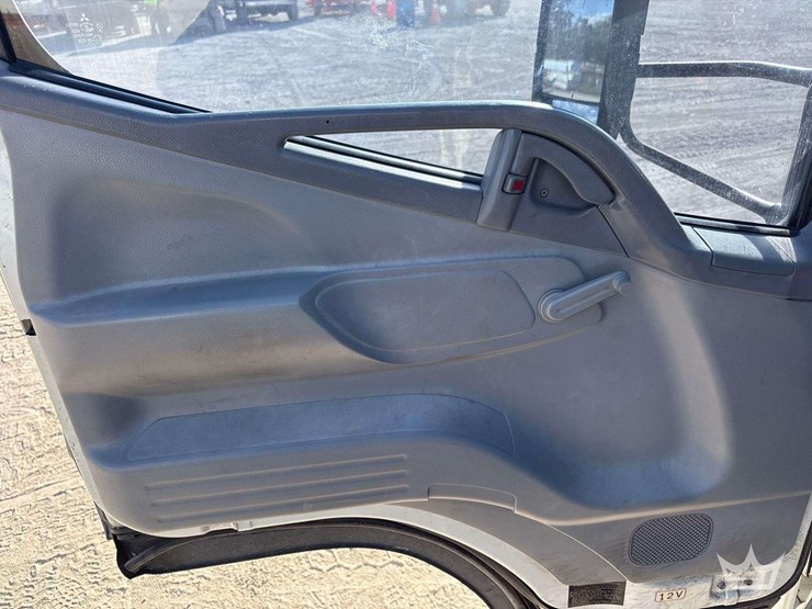 2007-mitsubishi-fuso-fe84d-image-7