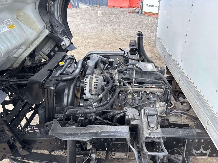 2015-isuzu-npr-image-7