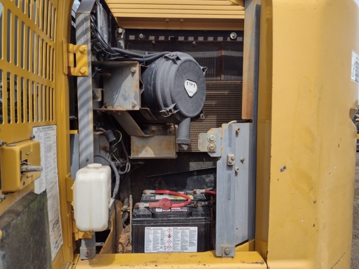 deere-225d-lc-image-44