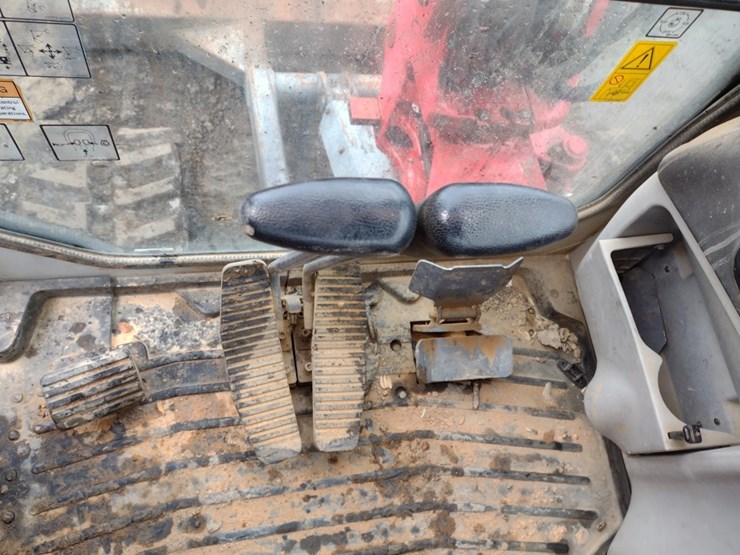 takeuchi-tb240-image-7