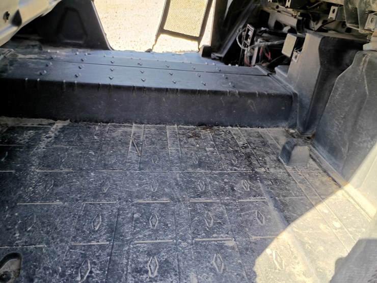 #22111-•-2022-can-am-hd-10-4-seater-side-by-side-image-41