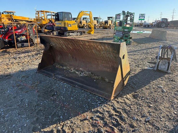 #87-•-88”-4-in-1-bucket-inv#33614-image-2