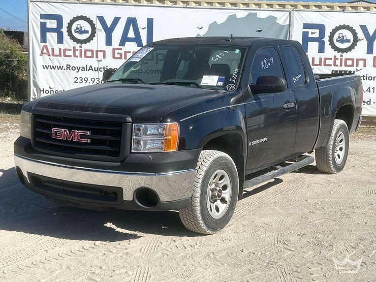 2008-gmc-sierra-1500-ext.-cab-pickup-truck-image-1