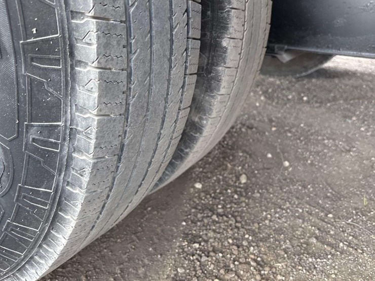 2015-isuzu-npr-image-24