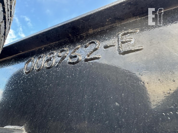 2014-finish-line-30ft-flatbed-image-23