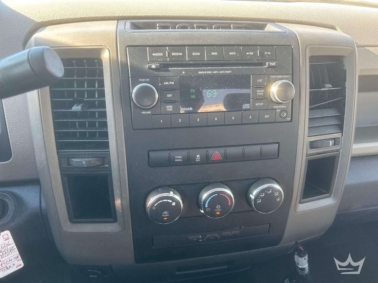 2011-ram-1500-pickup-truck-image-14