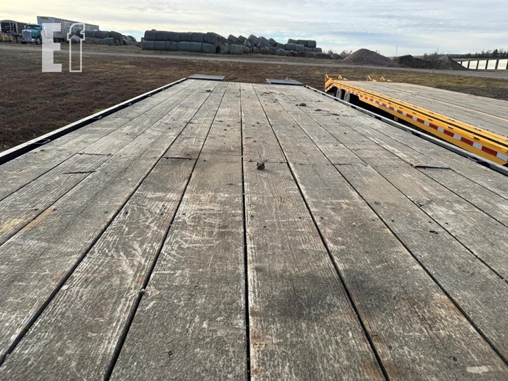 2014-finish-line-30ft-flatbed-image-26