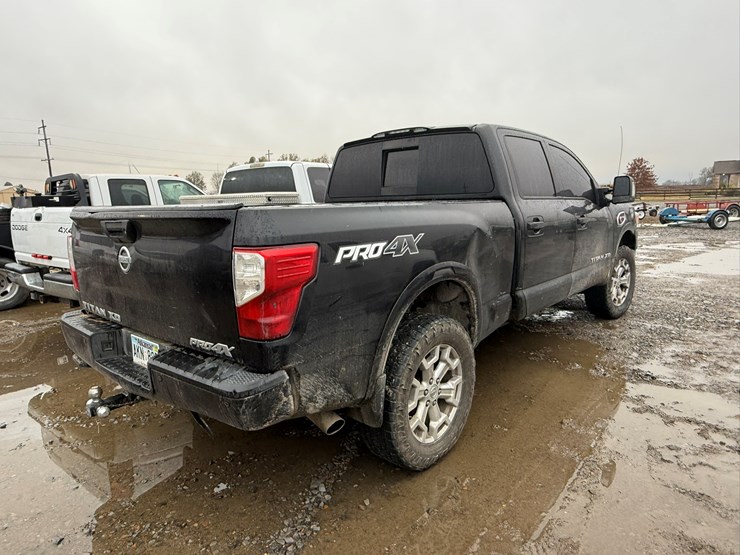 2017-nissan-titan-image-12