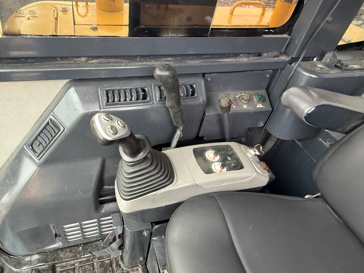 komatsu-pc56-7-image-44