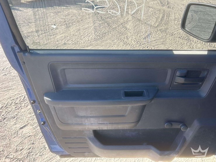 2011-ram-1500-pickup-truck-image-10