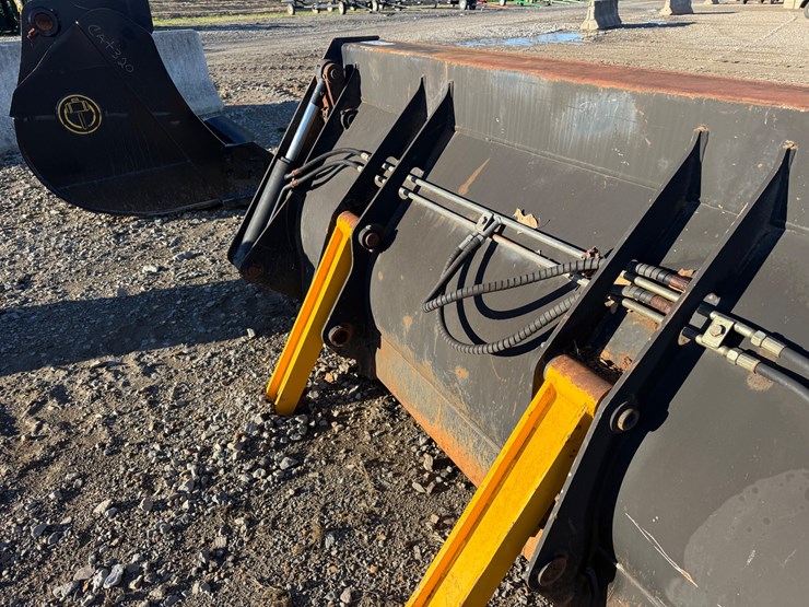 #87-•-88”-4-in-1-bucket-inv#33614-image-7