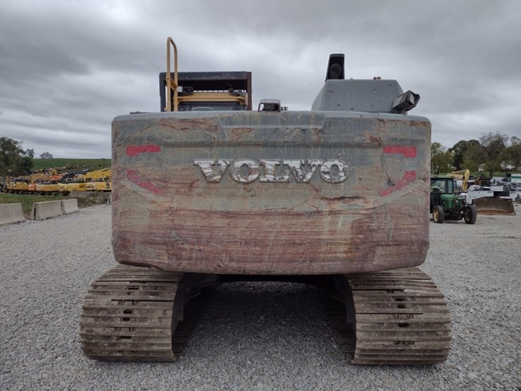 volvo-ec220e-lr-image-4
